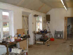 inside.JPG (53902 bytes)